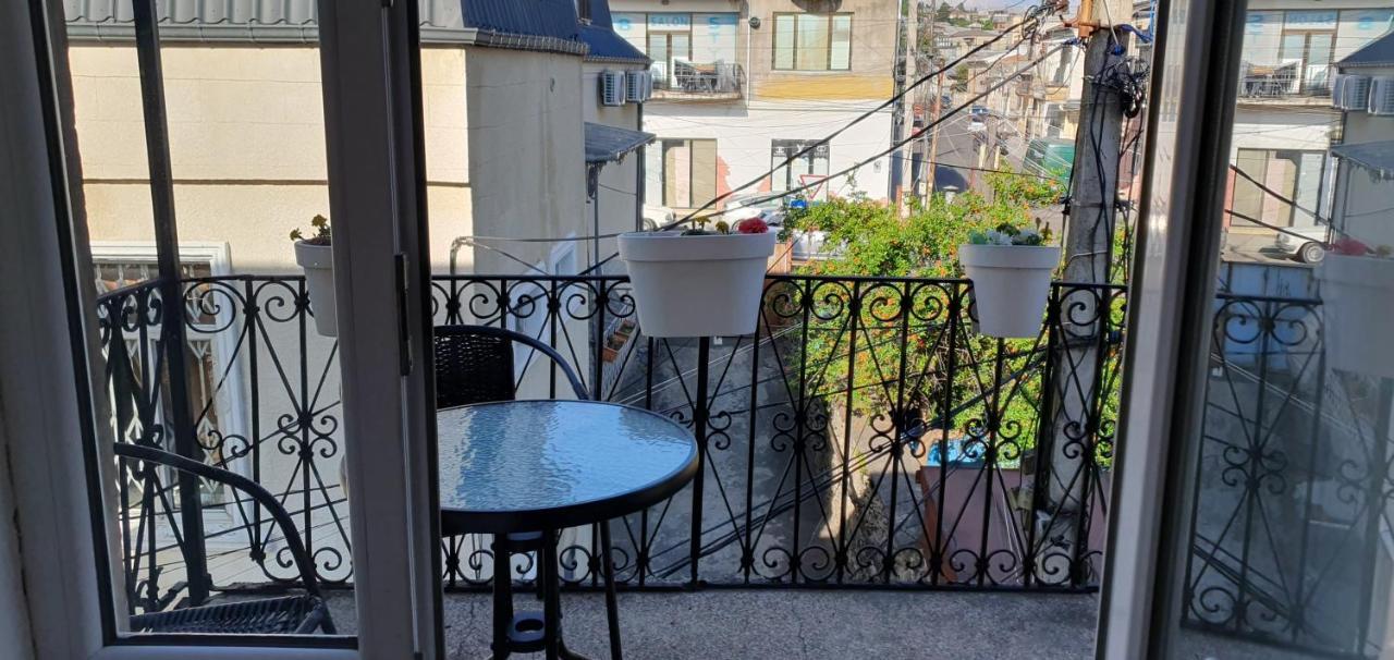 Bookinist Apartment クタイシ エクステリア 写真