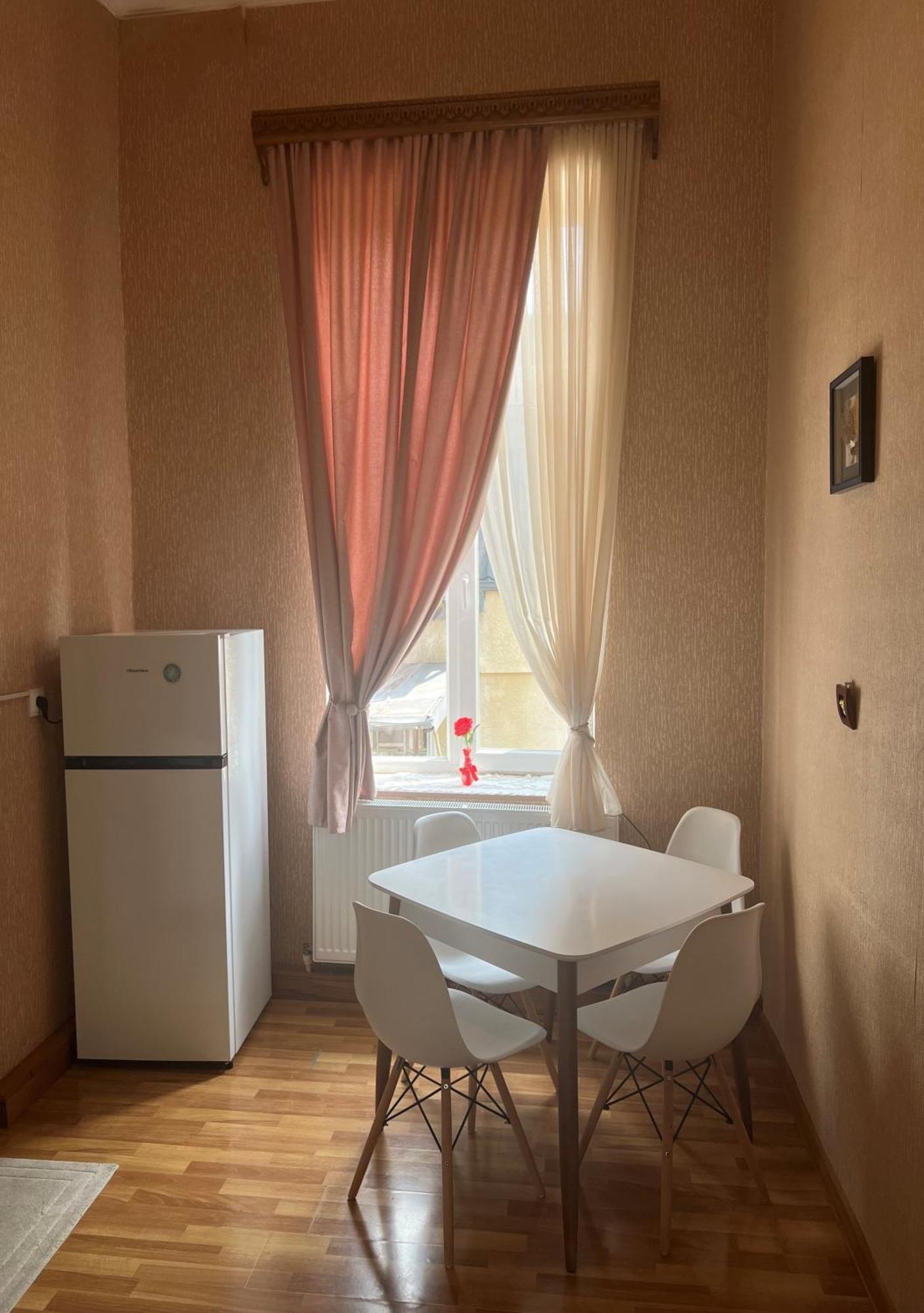 Bookinist Apartment クタイシ エクステリア 写真